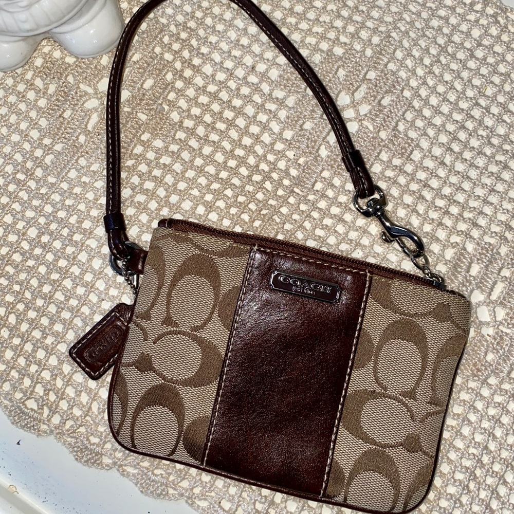 Authentic Coach wristlet - Picture 5 of 5